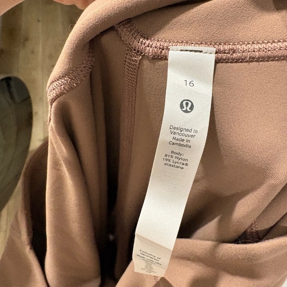 Lululemon Align Wide Leg Super-High-Rise Crop *23"
Cacao- NEVER WORN - Picture 7 of 11